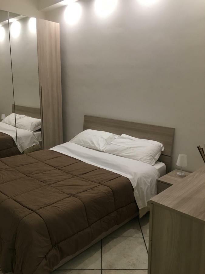 Luxurious Street Apartments Κατάνια Δωμάτιο φωτογραφία